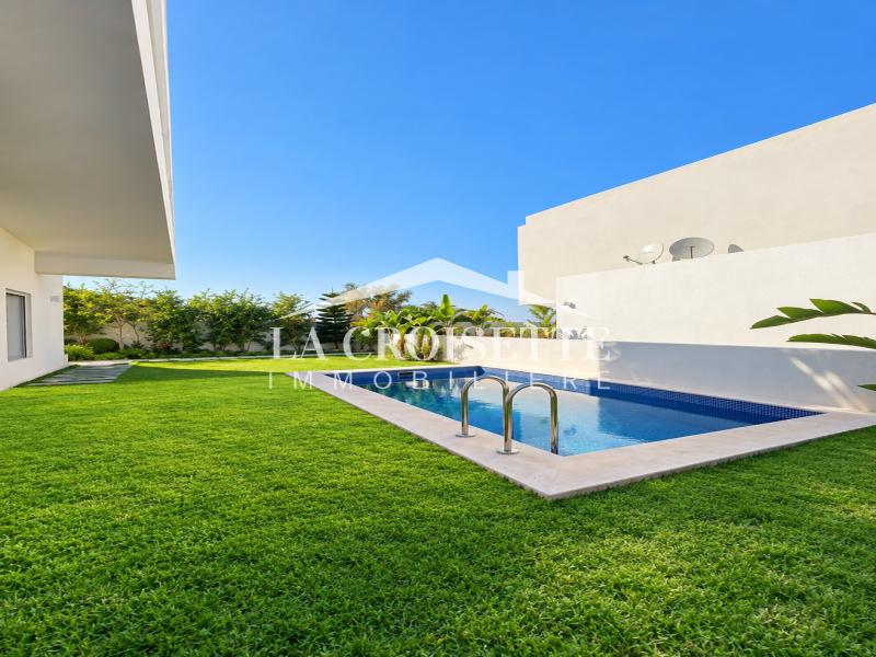 Duplex S+4 avec vue sur mer à Gammarth